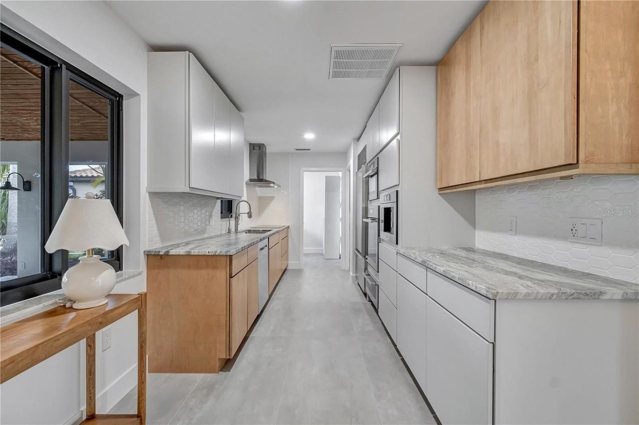 15180 Lyneburg Ave - Photo 7 of 46