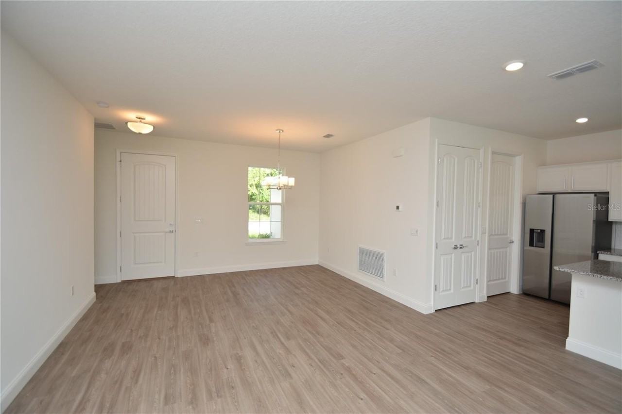 102 Brittany Ln - Photo 4 of 24