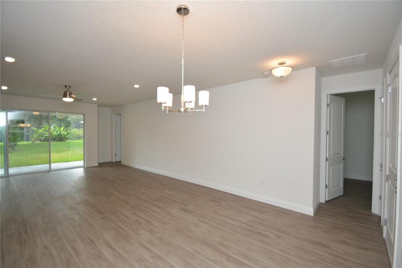 102 Brittany Ln - Photo 6 of 24