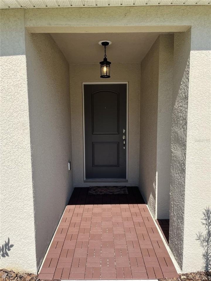 37 Rickenbacker Dr - Photo 3 of 28