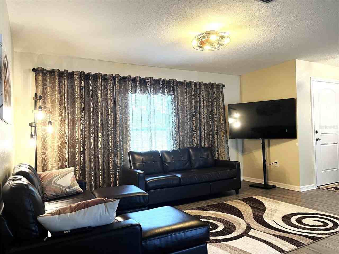 37 Rickenbacker Dr - Photo 5 of 28