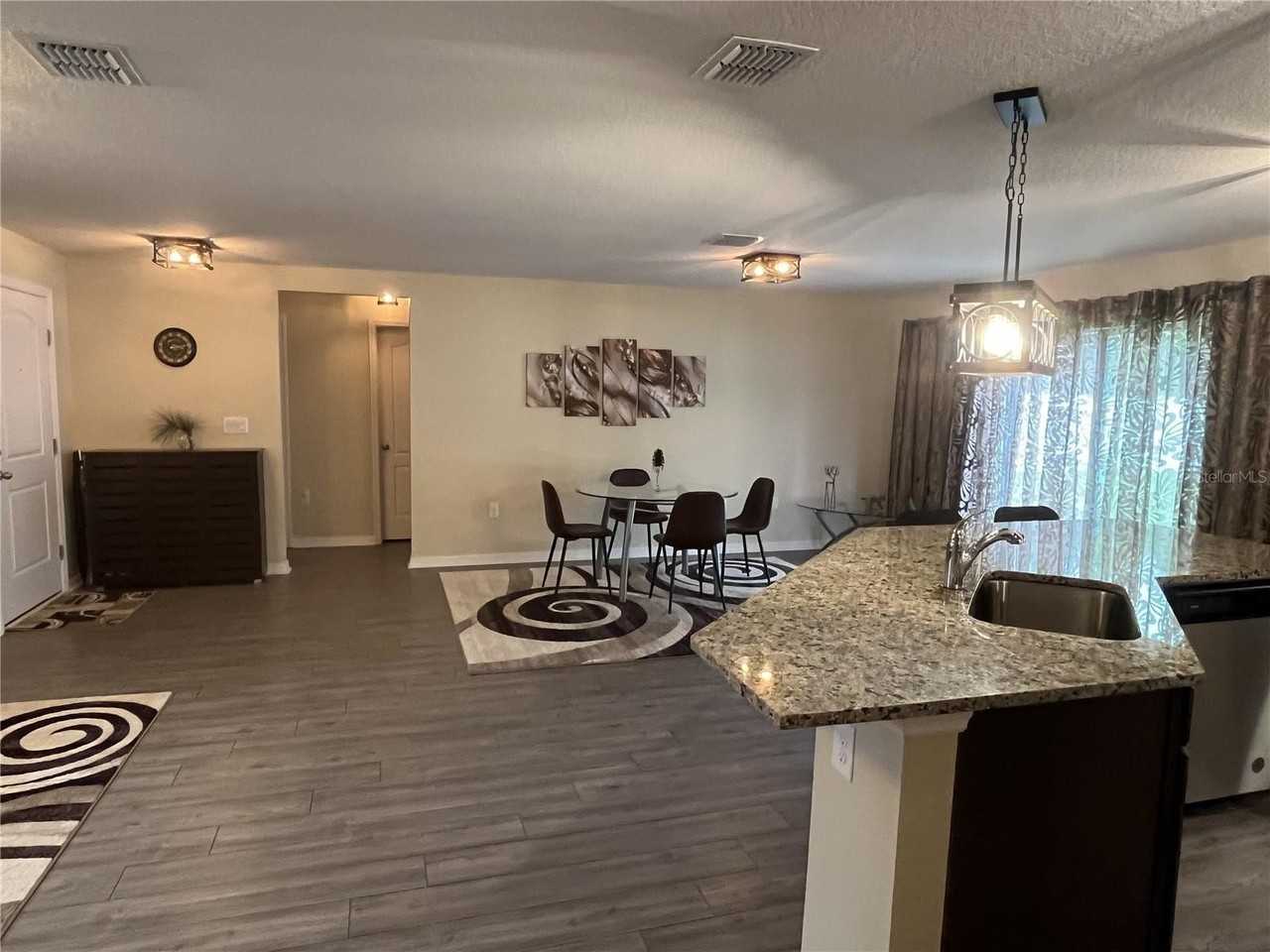 37 Rickenbacker Dr - Photo 7 of 28