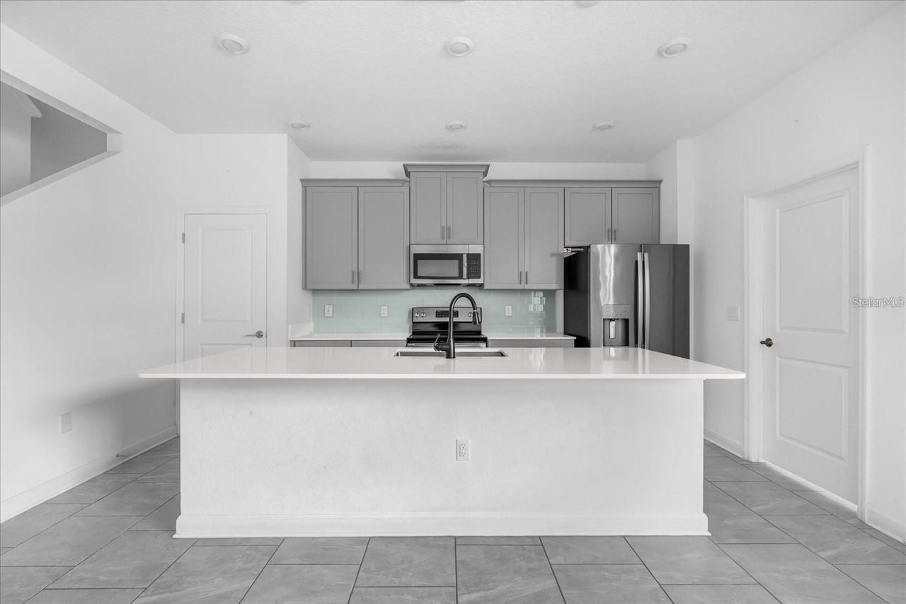 2959 Addison Blvd - Photo 4 of 30