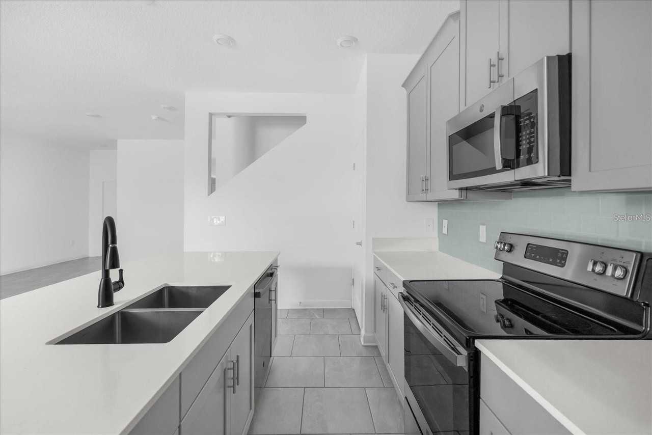 2959 Addison Blvd - Photo 5 of 30