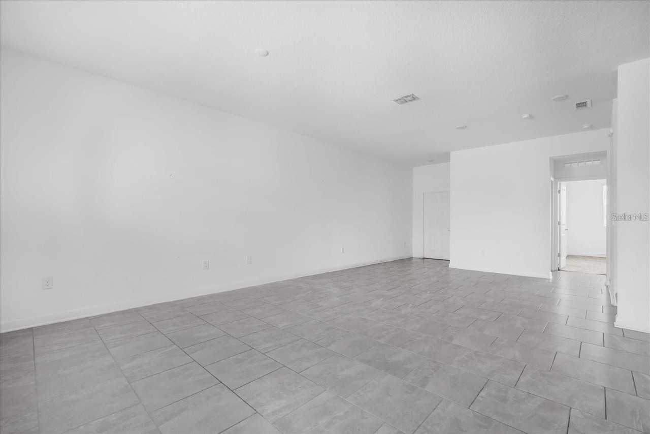 2959 Addison Blvd - Photo 7 of 30