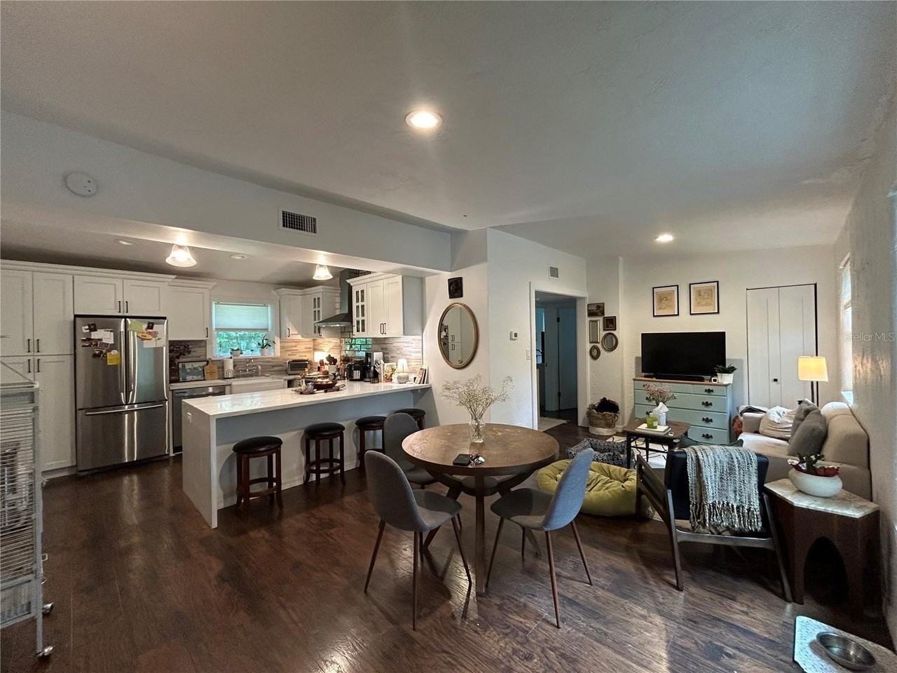 816 Ne 9th Ave - Photo 4 of 26