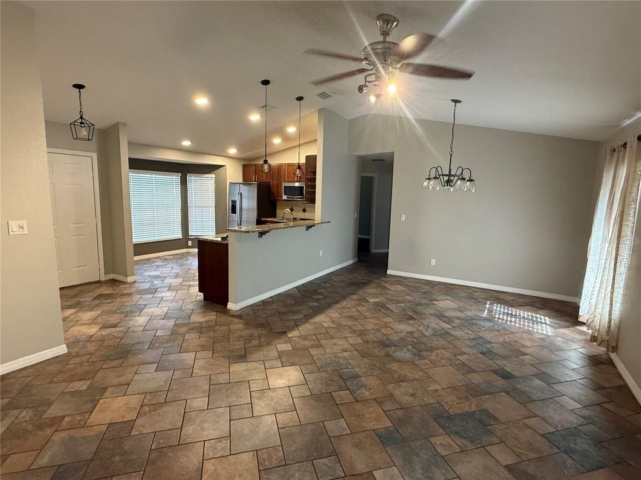 1928 Twisting Ln - Photo 3 of 9