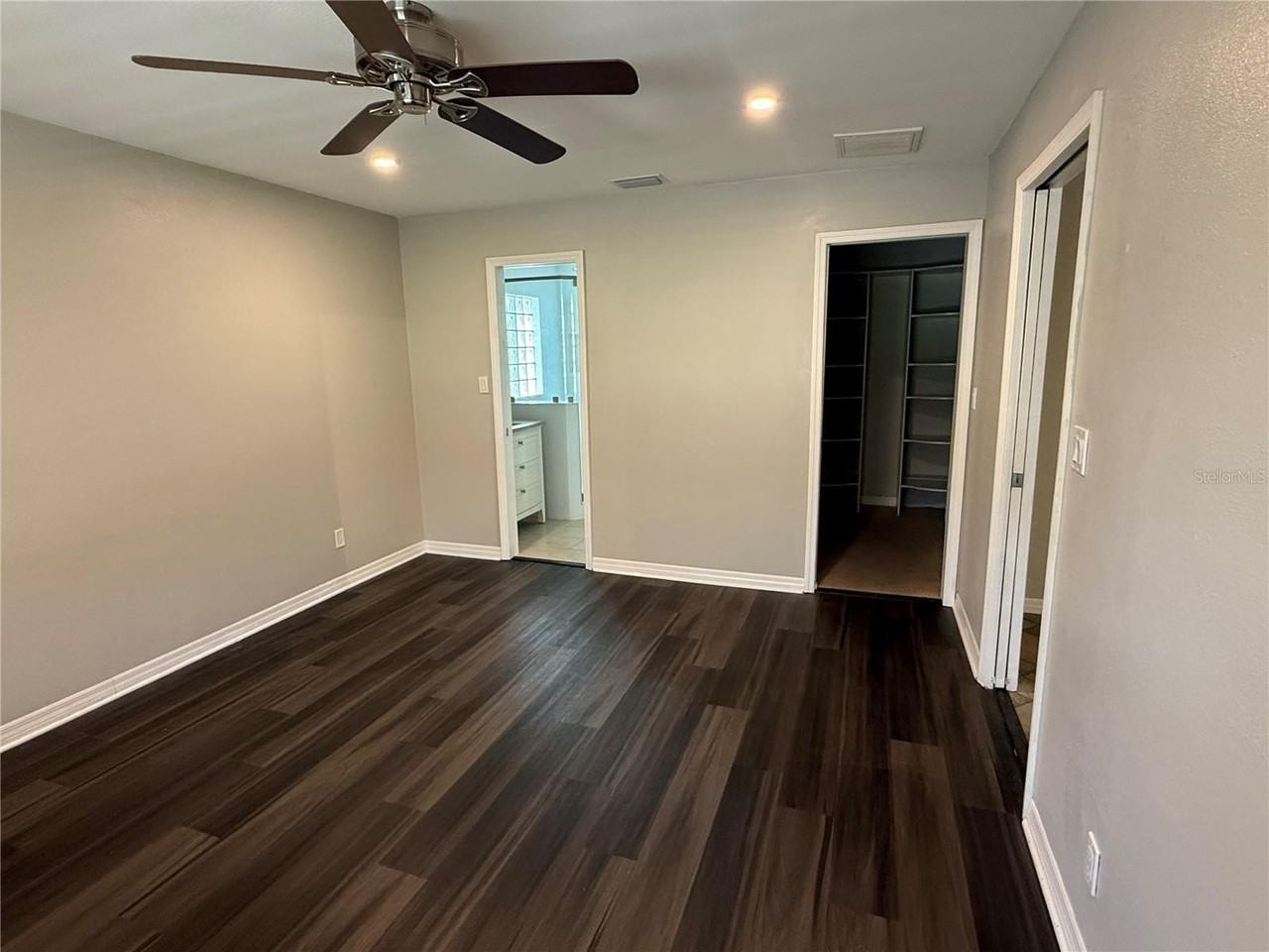 1928 Twisting Ln - Photo 4 of 9