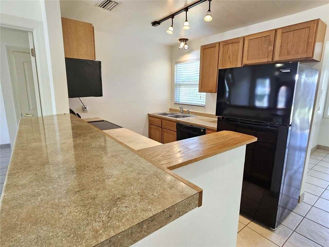 323 Palmetto Rd W - Photo 5 of 33