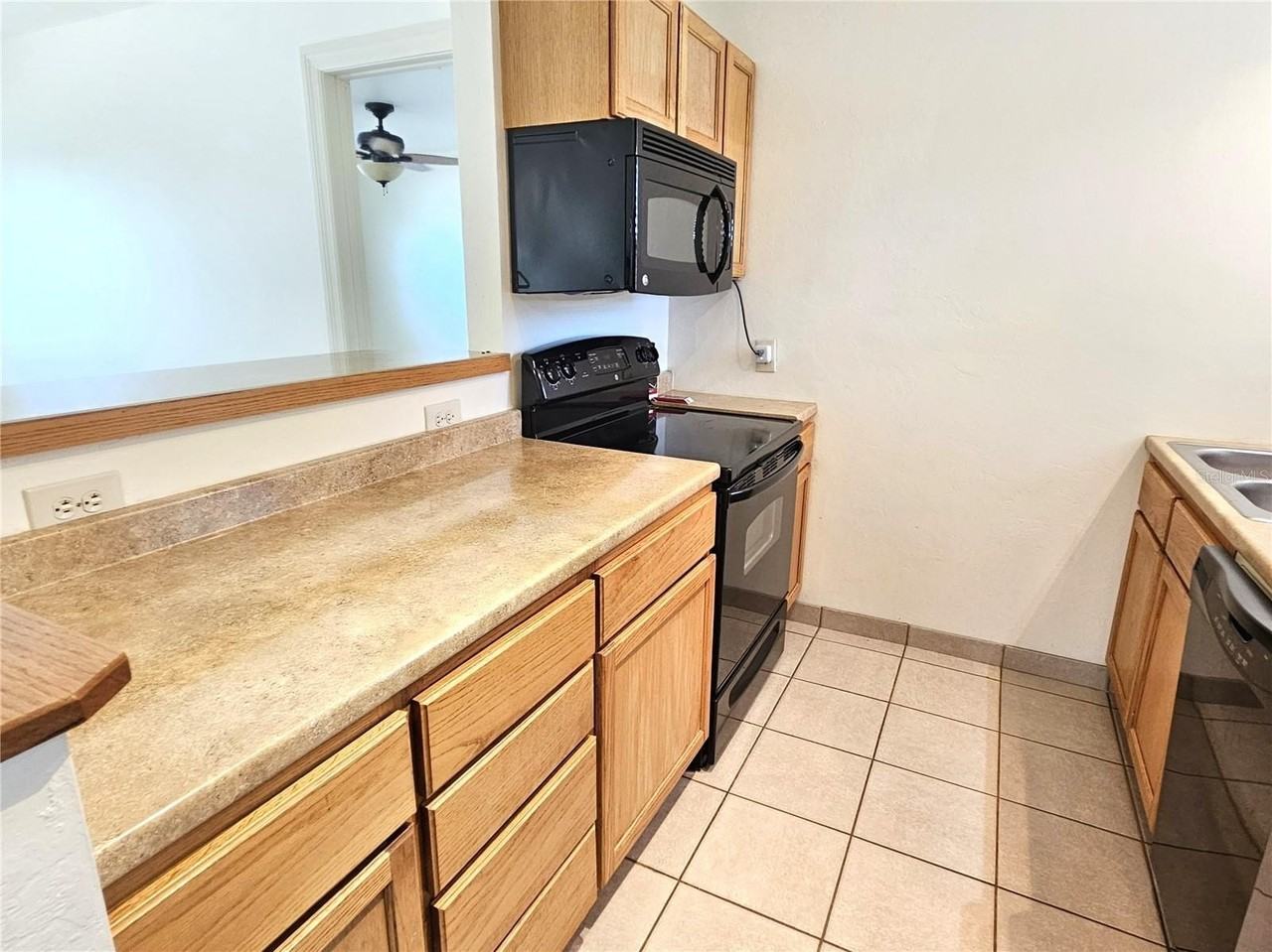 323 Palmetto Rd W - Photo 7 of 33