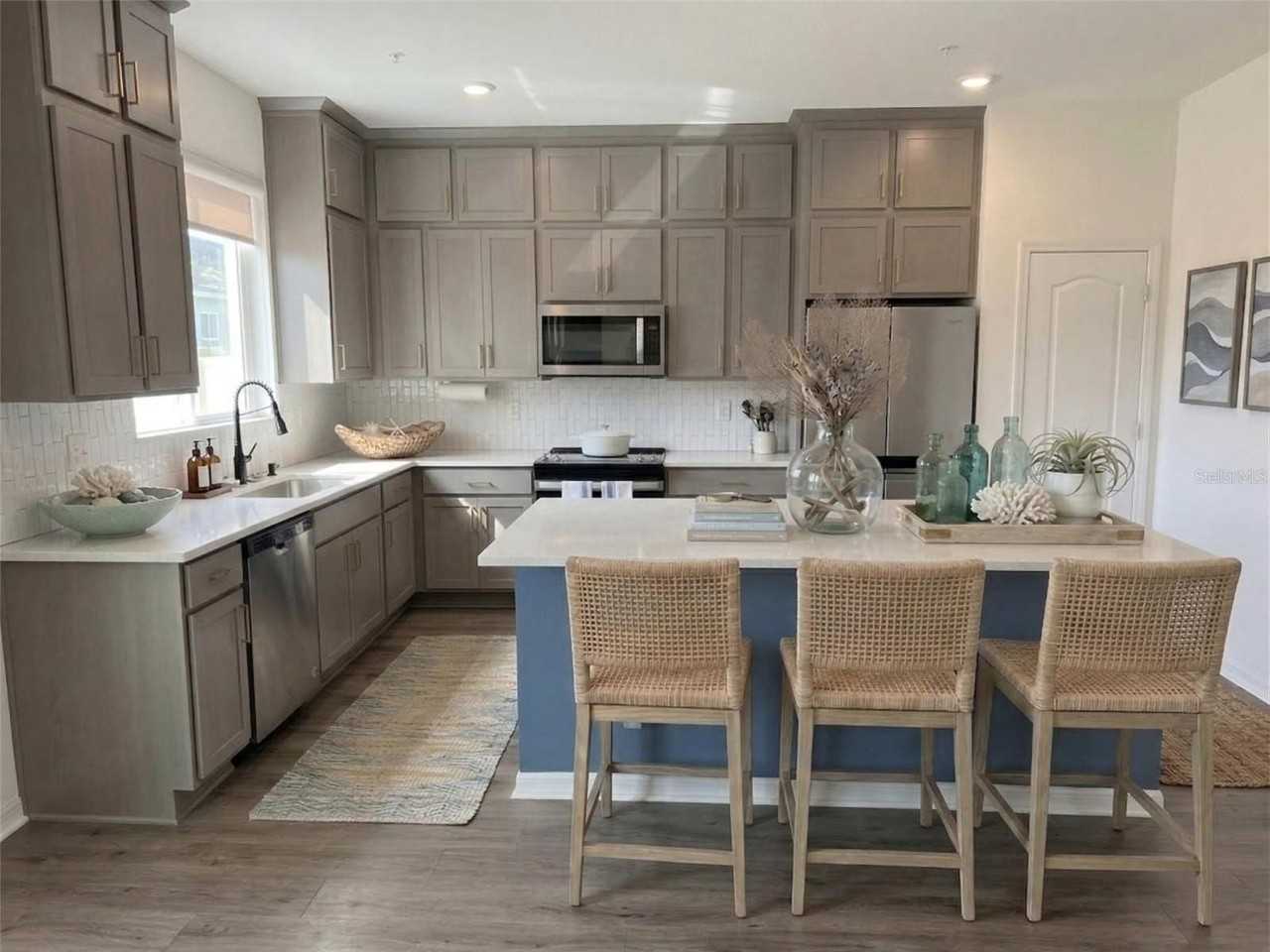 8097 Cortese Dr - Photo 3 of 18