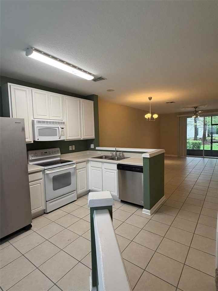 809 Shropshire Loop - Photo 2 of 21