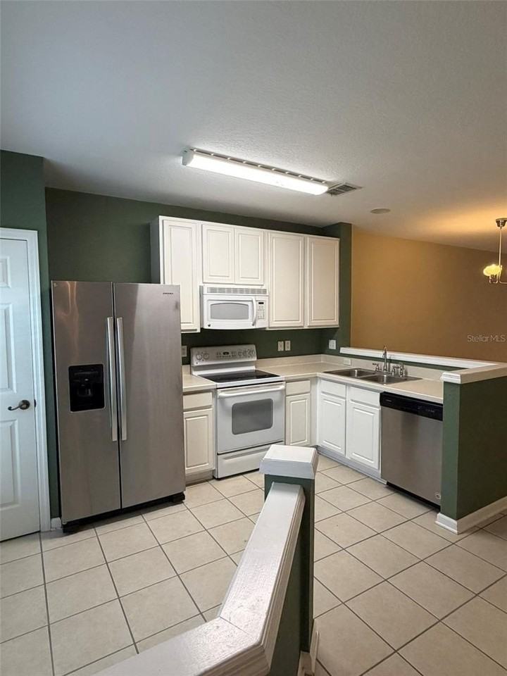 809 Shropshire Loop - Photo 3 of 21