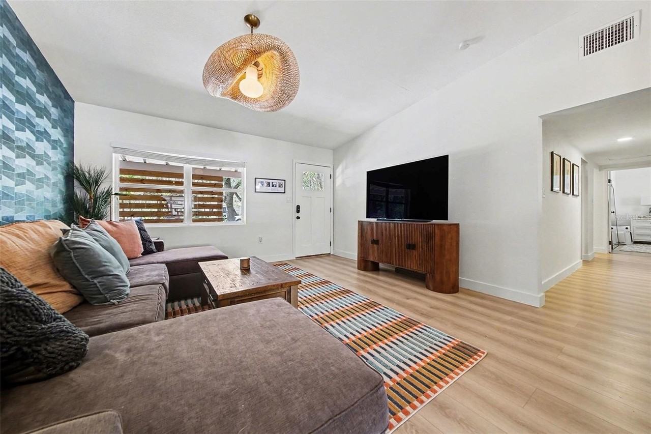 1026 S Lakemont Ave - Photo 5 of 18