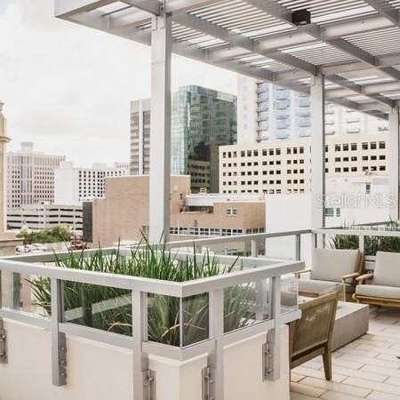 1253 W Pine St - Photo 4 of 12