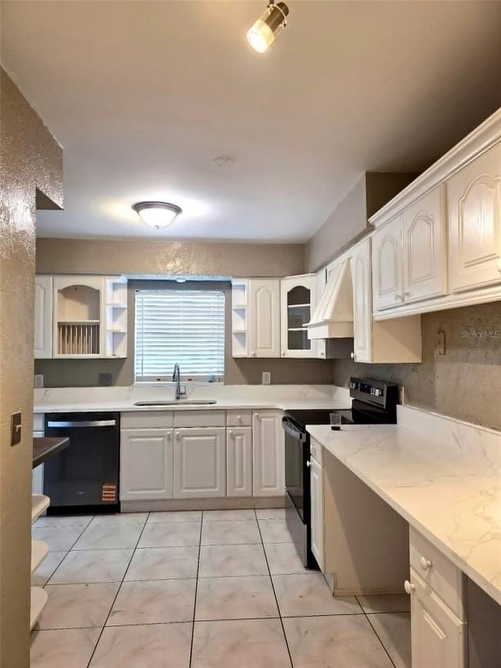 812 Gullberry Ln - Photo 2 of 29