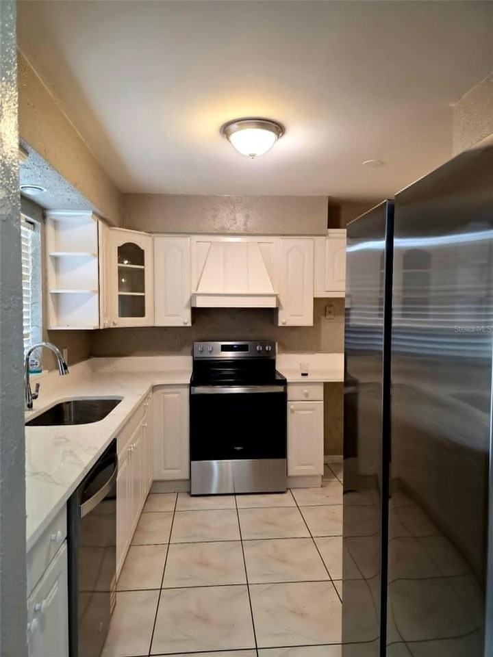 812 Gullberry Ln - Photo 5 of 29