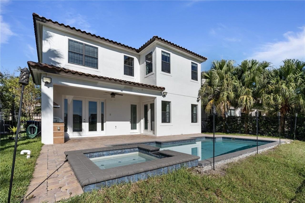 13019 Woodford St - Photo 4 of 50