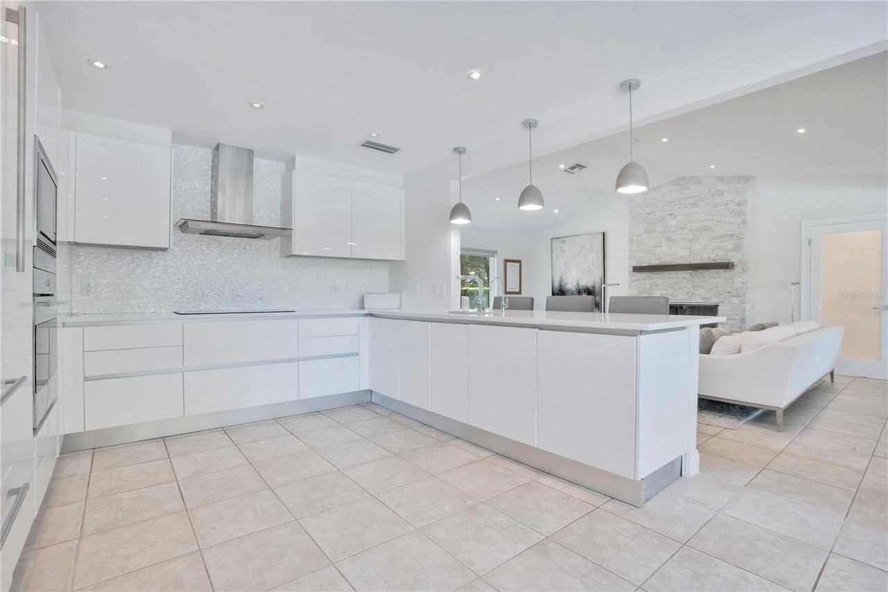 1041 Tuscany Pl - Photo 7 of 39