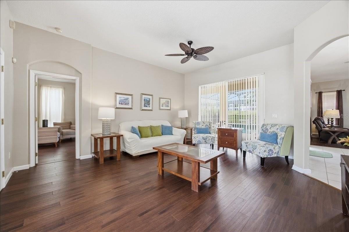 722 Brighton Dr - Photo 4 of 28