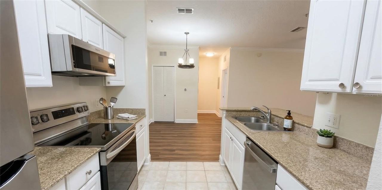 430 Southern Pecan Cir #101 - Photo 2 of 15