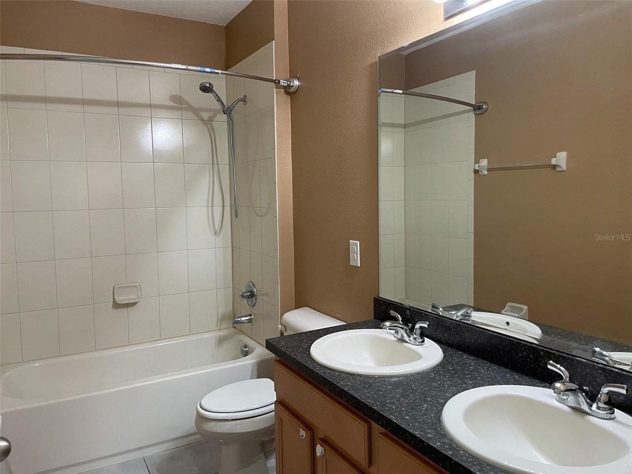 1418 Marsh Meadow Ln - Photo 7 of 32