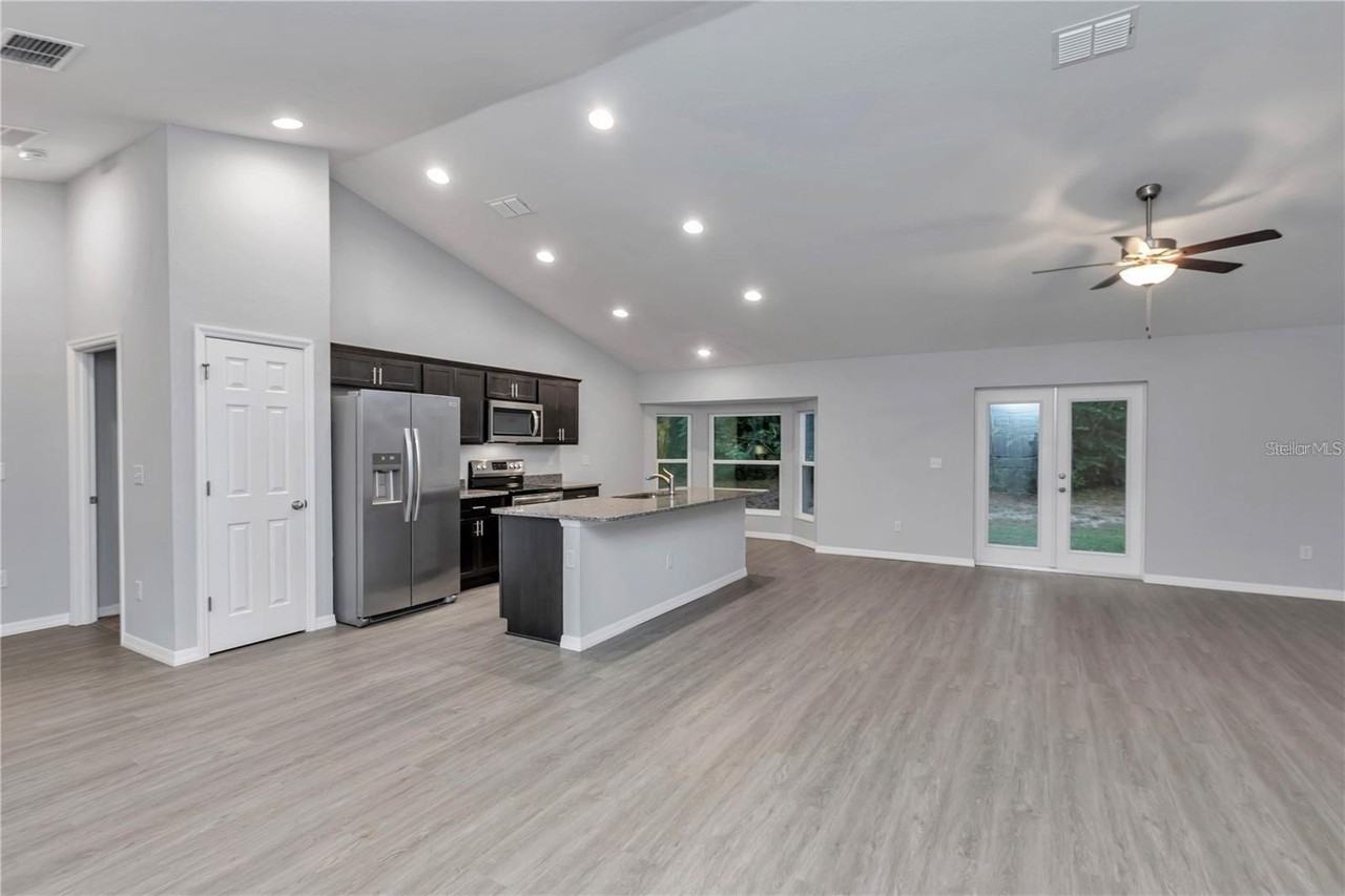 7051 Sw 64th Ter - Photo 6 of 31