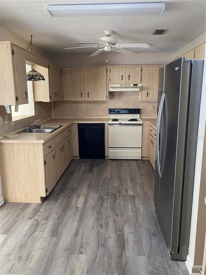 8666 Sw 92nd Ln #C - Photo 4 of 43