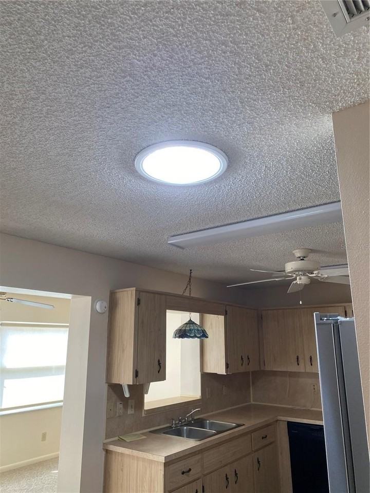 8666 Sw 92nd Ln #C - Photo 5 of 43