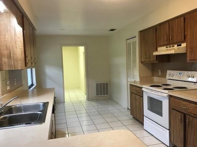 3026 Ne 39th Pl - Photo 6 of 12