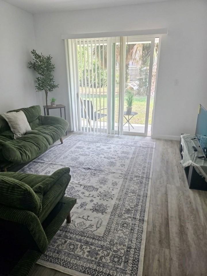 304 Avenue P Nw - Photo 4 of 15