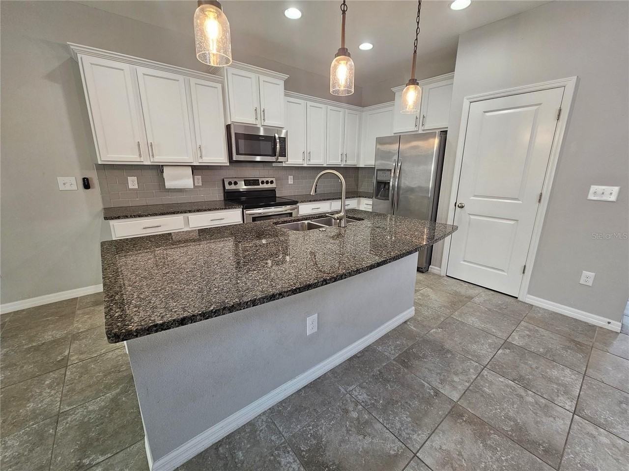 8651 Stargazer St - Photo 5 of 35