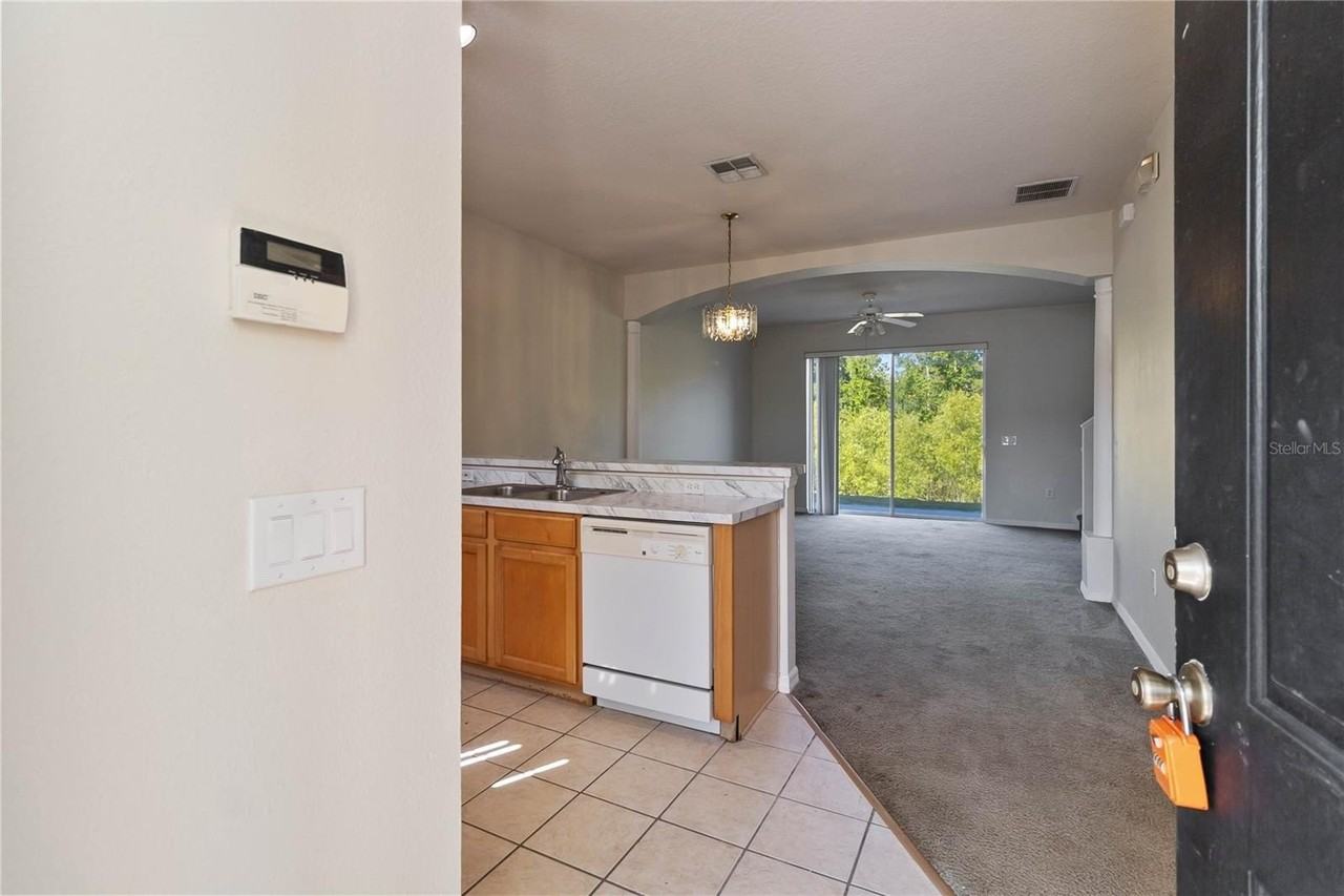 214 Monroe Cir - Photo 3 of 30