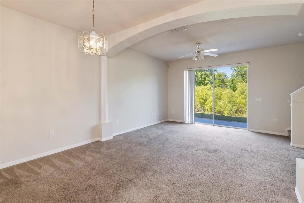 214 Monroe Cir - Photo 5 of 30