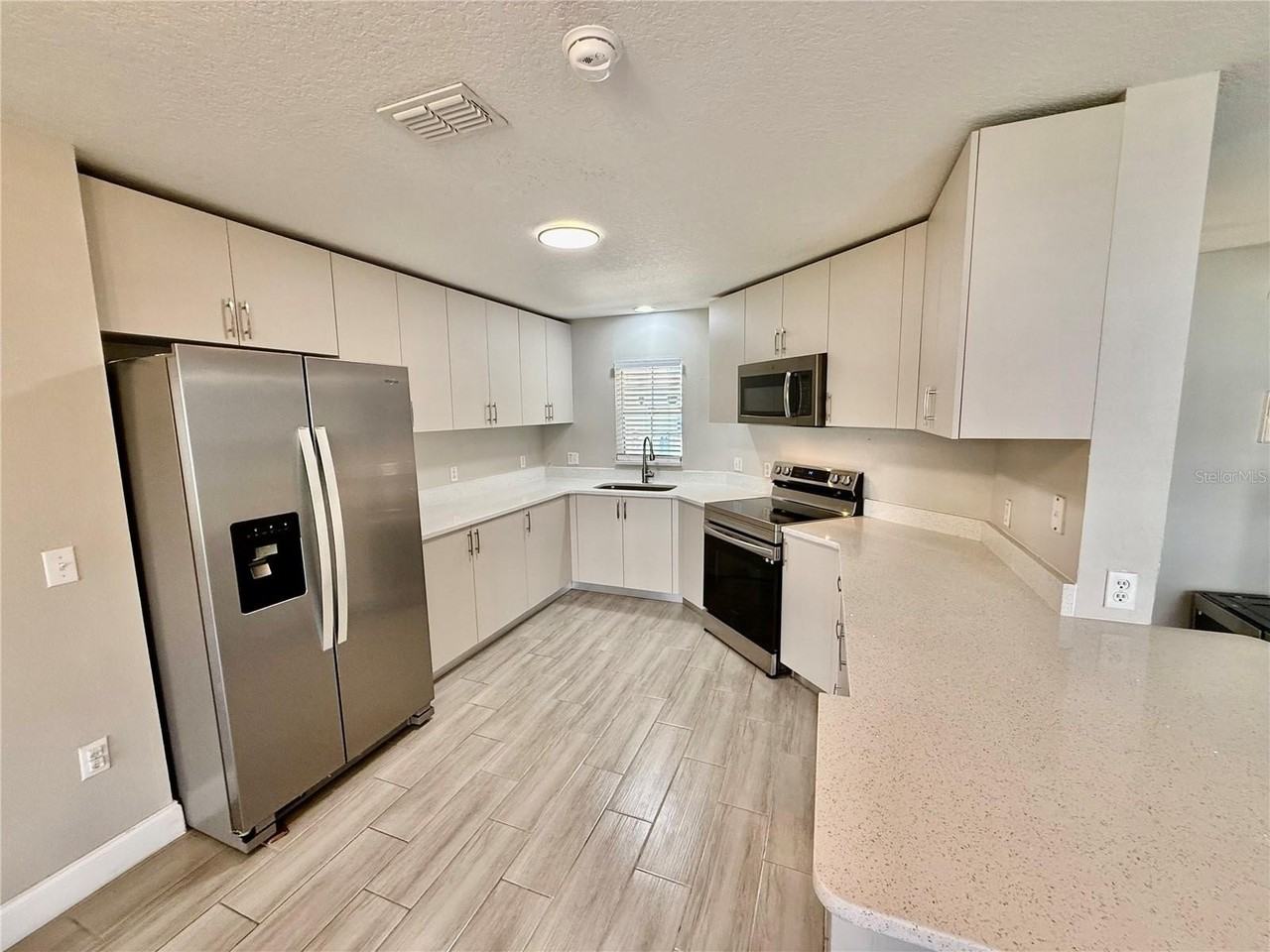 2503 Aventurine St - Photo 4 of 22