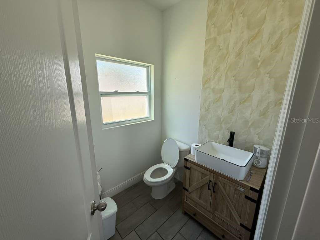 408 Finley Ave - Photo 7 of 37