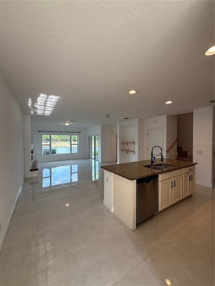 1225 Pensacola Ct - Photo 2 of 18