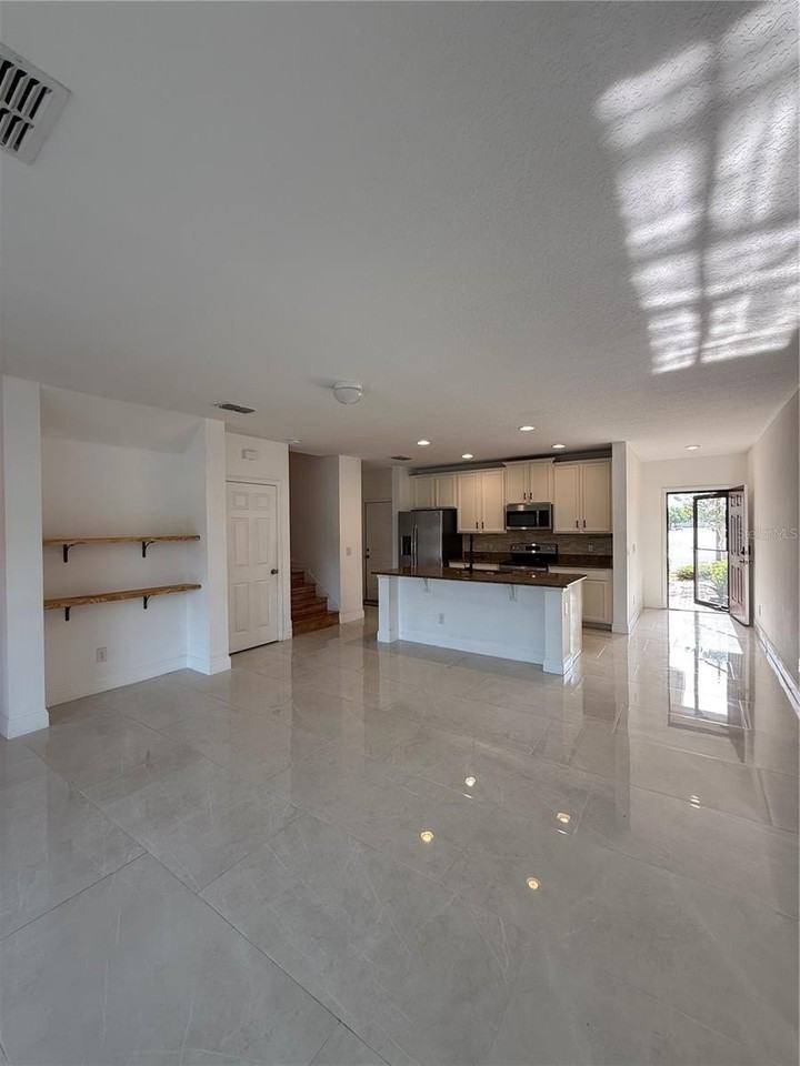 1225 Pensacola Ct - Photo 3 of 18