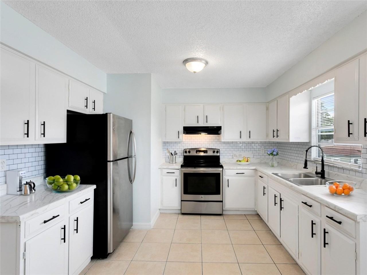 955 6th St Se #11 - Photo 3 of 18