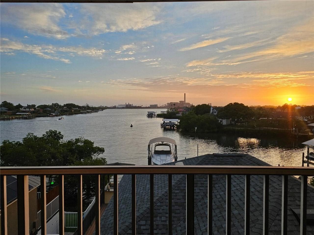 1209 Apollo Beach Blvd - Photo 2 of 31