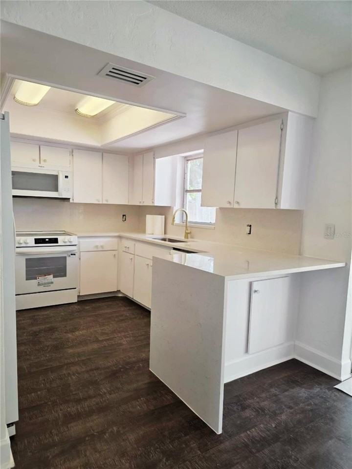 5210 Dr Martin Luther King Jr St N - Photo 3 of 50