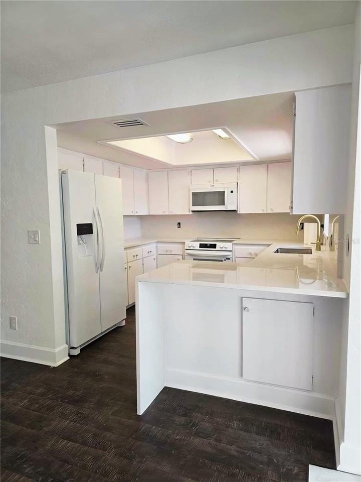 5210 Dr Martin Luther King Jr St N - Photo 5 of 50