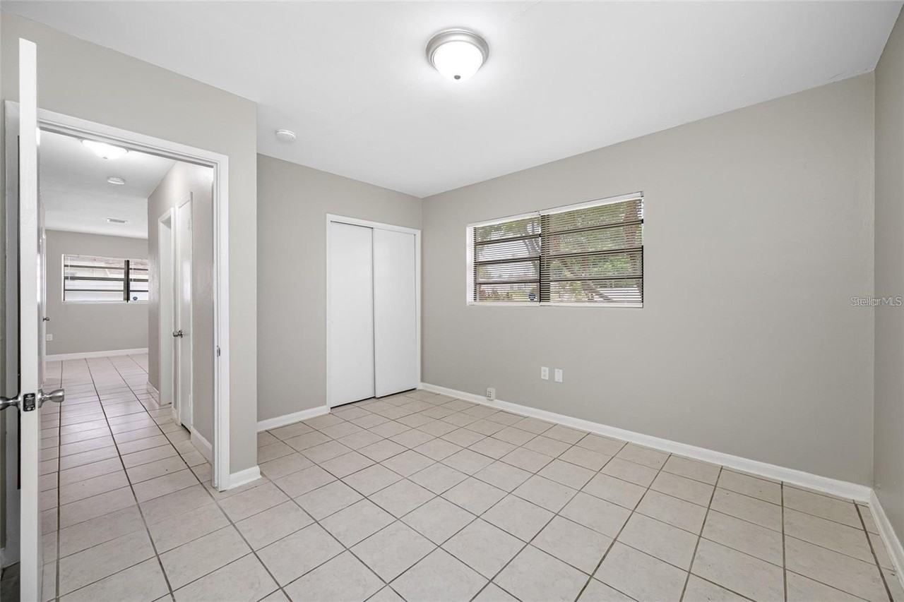 327 Barbara Cir - Photo 4 of 13