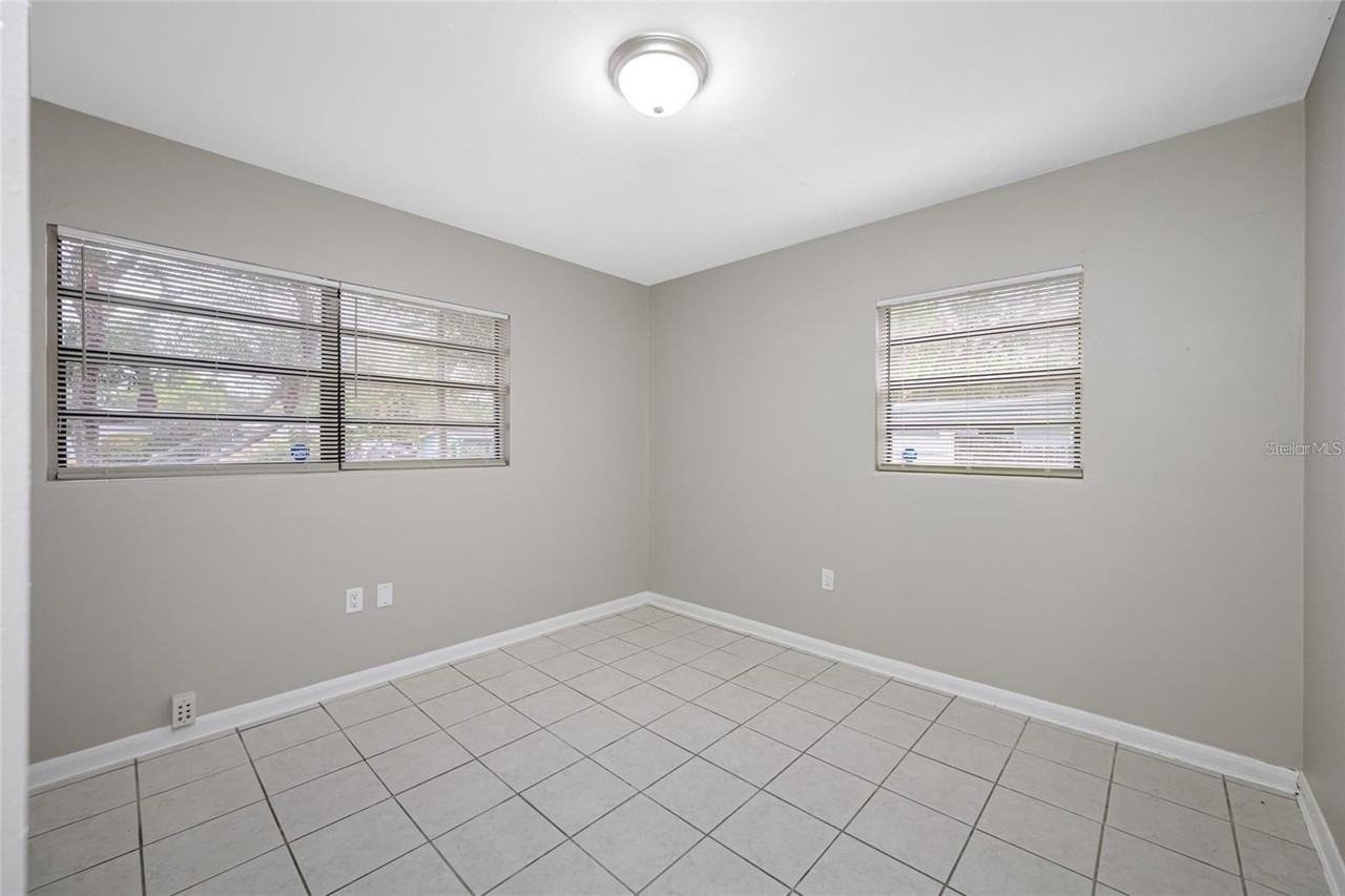 327 Barbara Cir - Photo 5 of 13