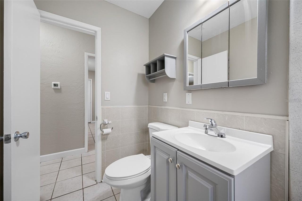 327 Barbara Cir - Photo 6 of 13