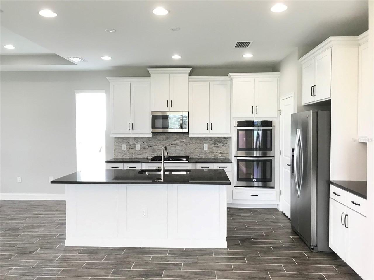 4445 Tramanto Ln - Photo 5 of 31