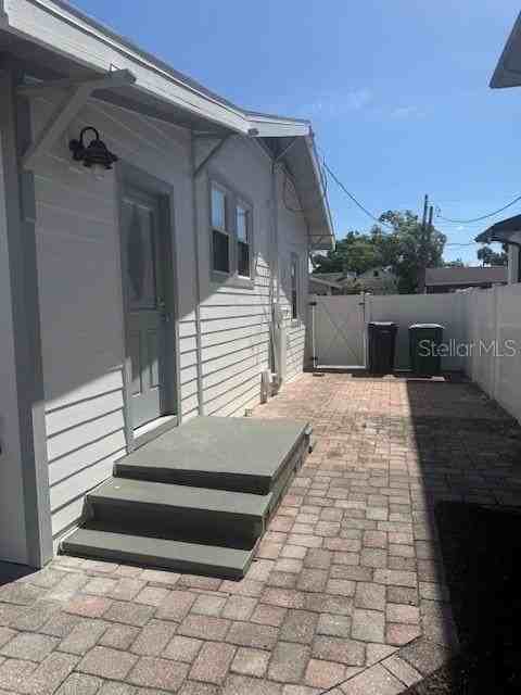 208 N Tampania Ave - Photo 2 of 26