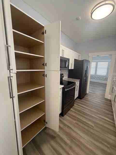 208 N Tampania Ave - Photo 3 of 26