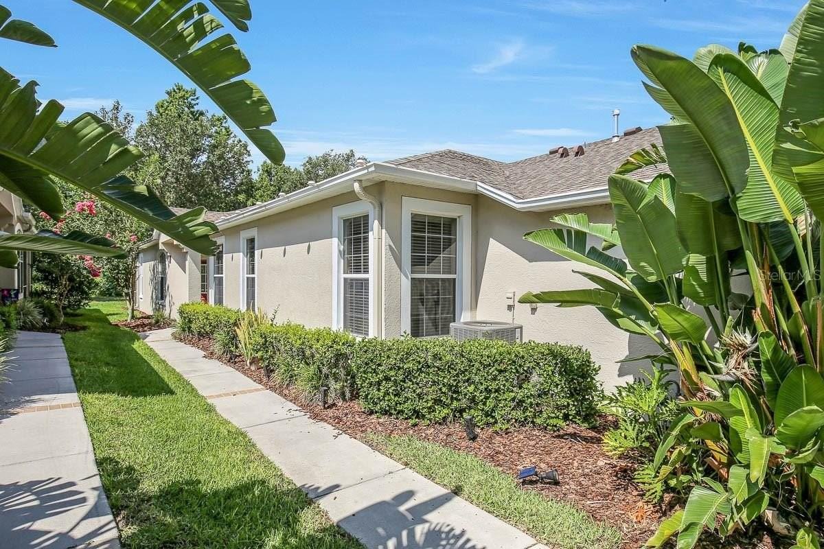 15715 Phoebepark Ave - Photo 5 of 41