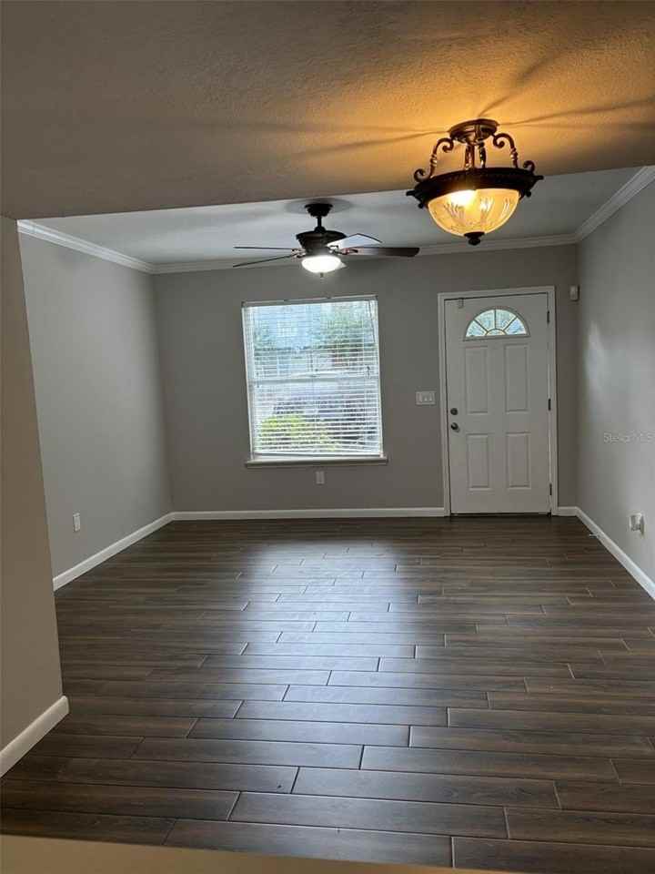 7621 Colonial Ct - Photo 2 of 17